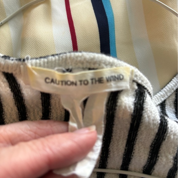 Caution to the Wind top; black and white, size small; cap sleeves, knot tie - Picture 5 of 5